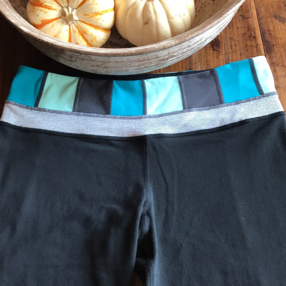Lululemon reversible black crop yoga pants Sz 6 - Picture 2 of 8